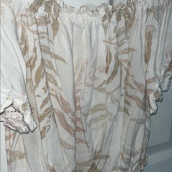 Ocean Drive Cream and Tan Ruffled Off the Shoulder Top NWOT - Picture 10 of 10